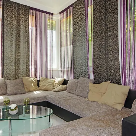 House Apartment *