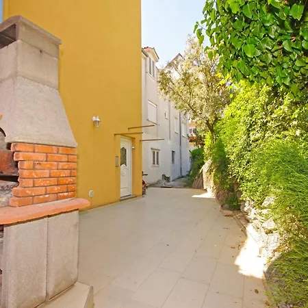 Apartment House *